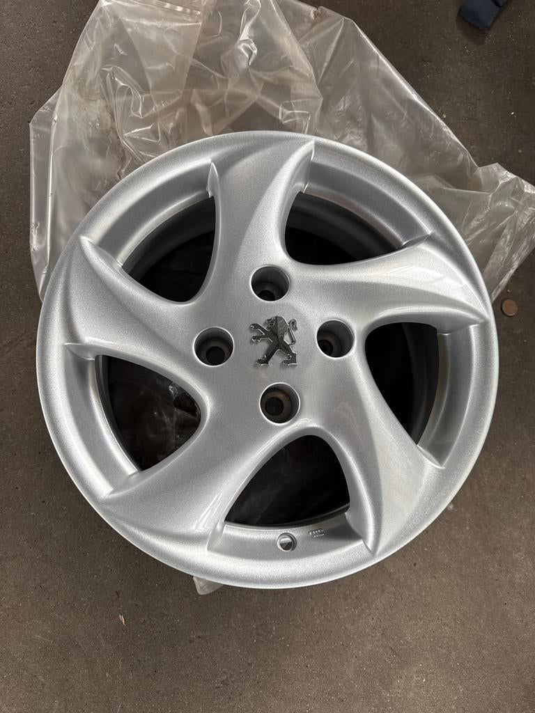 Peugeot Velg splinternieuw, Auto-onderdelen, Banden en Velgen, Ophalen of Verzenden, Gebruikt, Personenwagen, Velg(en)