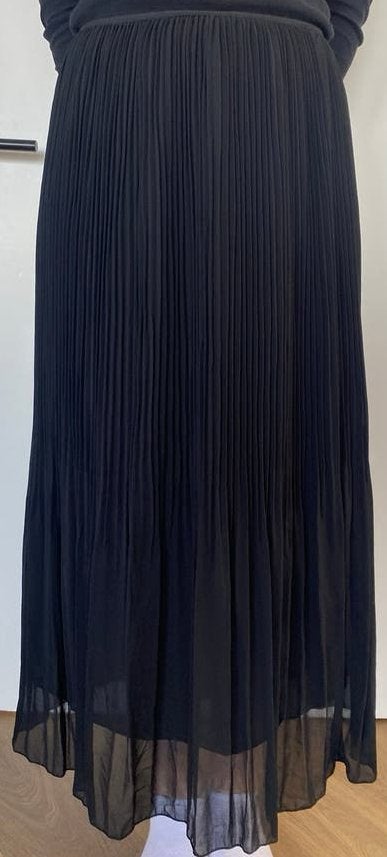 Elegante Zwarte Plissé Rok - Tijdloos en Veelzijdig, Kleding | Dames, Rokken, Maat 38/40 (M), Zwart, Ophalen of Verzenden, Gedragen