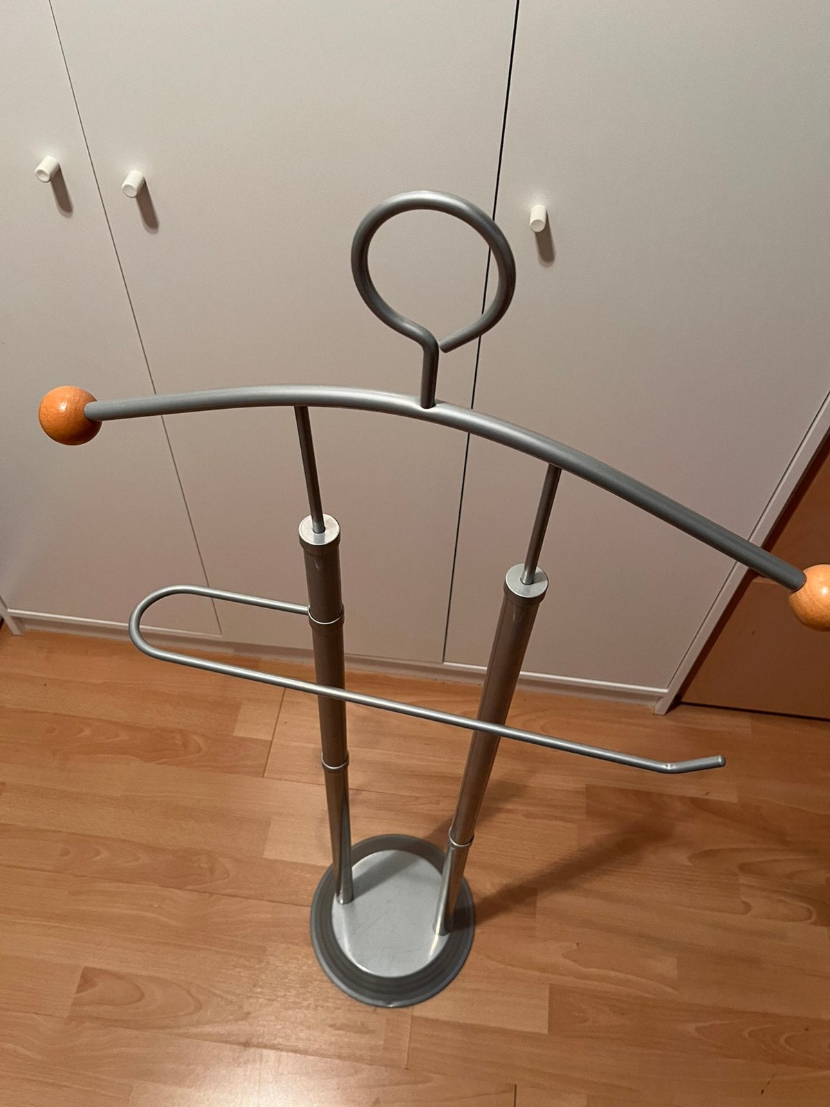 Dressboy zilvergrijs metaal, Zo goed als nieuw, Minder dan 100 cm, Metaal, Ophalen