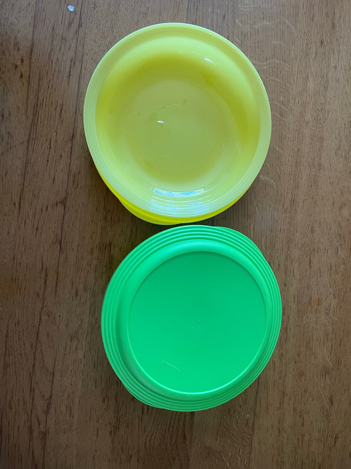 Nieuw Tupperware 2 bord met 2 deksel - Geel/Groen  x4 setjes, Overige kleuren, Overige typen, Nieuw, Ophalen of Verzenden