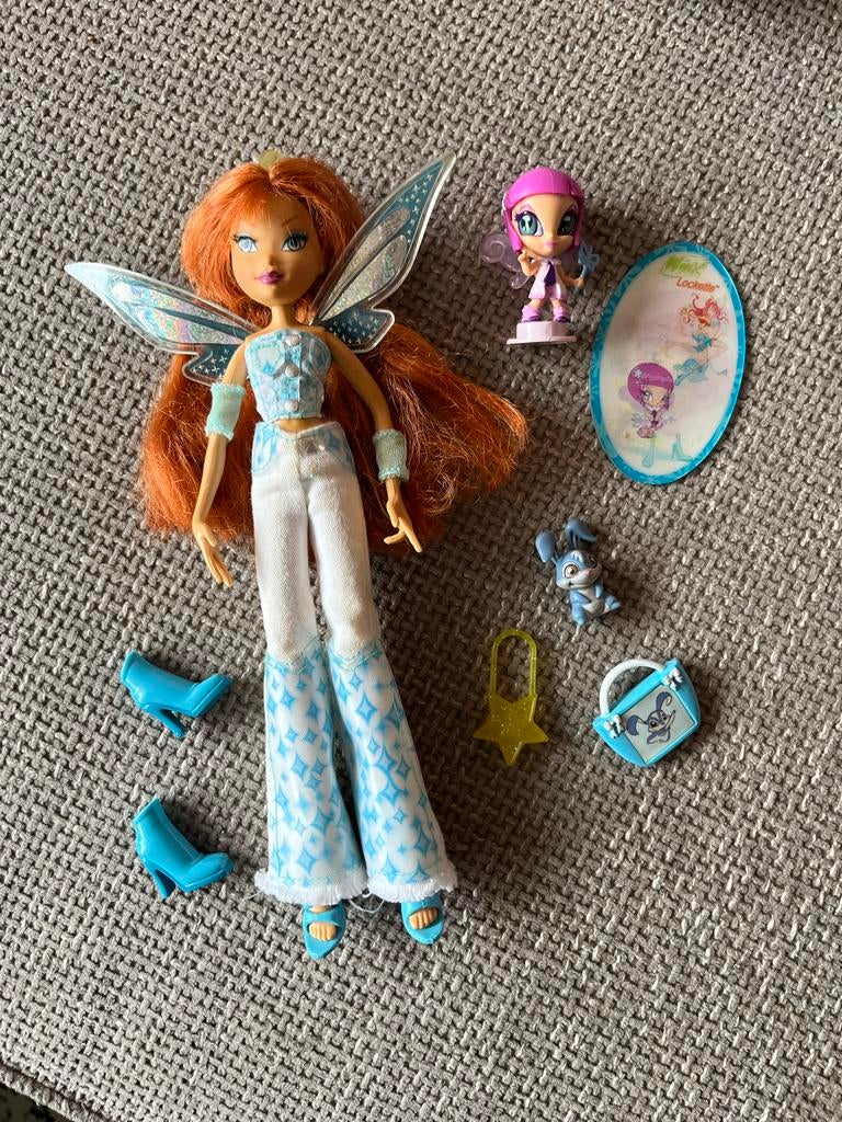 Winx Club Bloom pop met accessoires, Kinderen en Baby's, Speelgoed | Poppen, Ophalen of Verzenden, Gebruikt, Overige typen