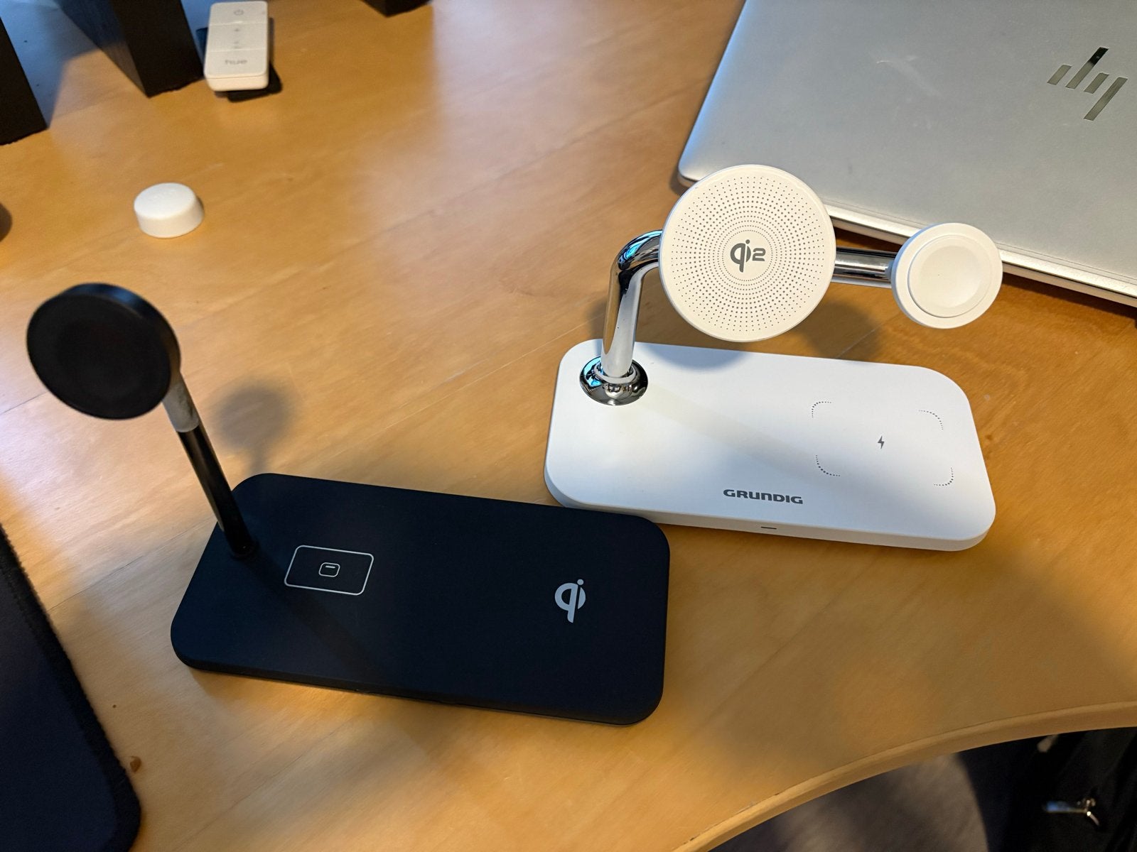 Draadloze opladerset: Grundig en onbekend merk, Telecommunicatie, Mobiele telefoons | Telefoon-opladers, Draadloze oplader, Ophalen of Verzenden
