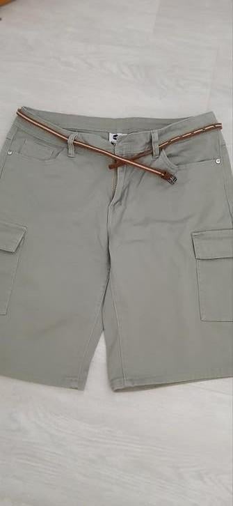 Groene cargo Bermuda mt 42, Kleding | Dames, Broeken en Pantalons, Kort, Maat 42/44 (L), Ophalen of Verzenden, Zo goed als nieuw