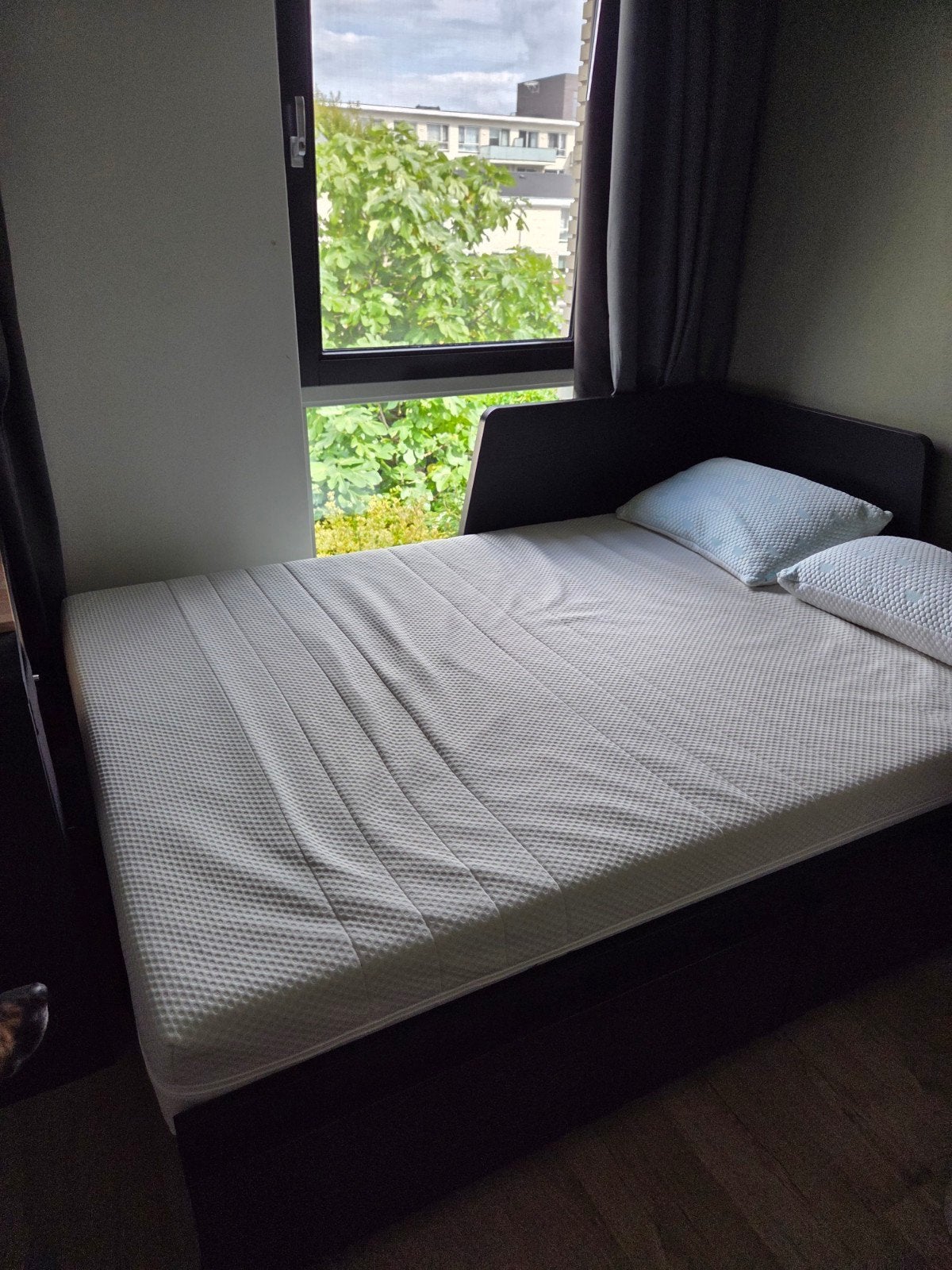 Ikea Flekke uitschuif bed met 2 diepe lades, Huis en Inrichting, Ophalen, Eenpersoons, Zwart, Zo goed als nieuw