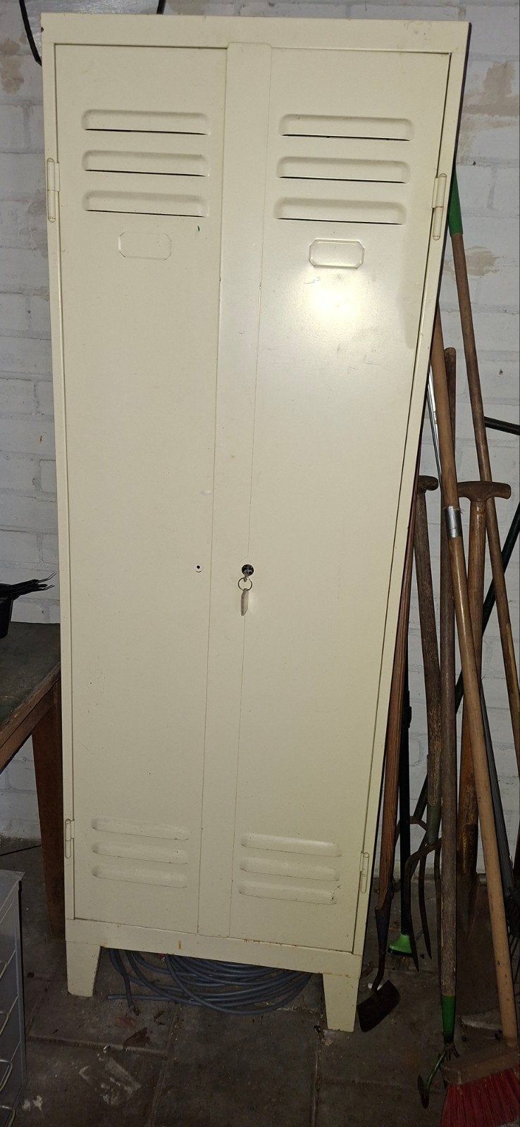 Vintage metal locker / kledingkast, crème wit, Ophalen of Verzenden, Gebruikt, Industrieel, Vintage