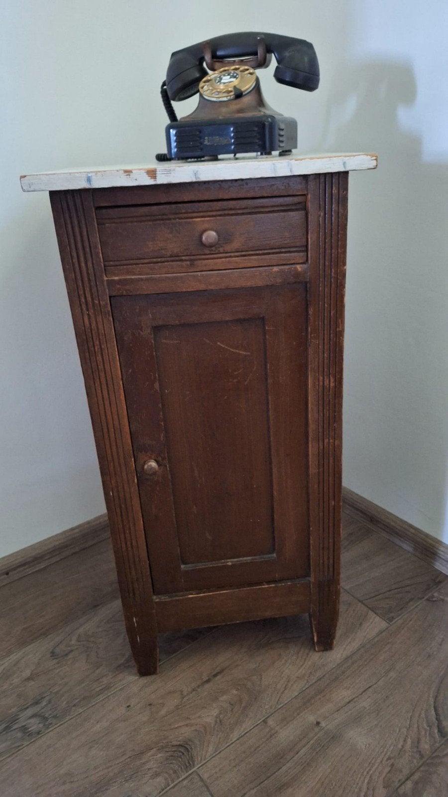 Vintage houten nachtkastje met lade en deurtje, Ophalen