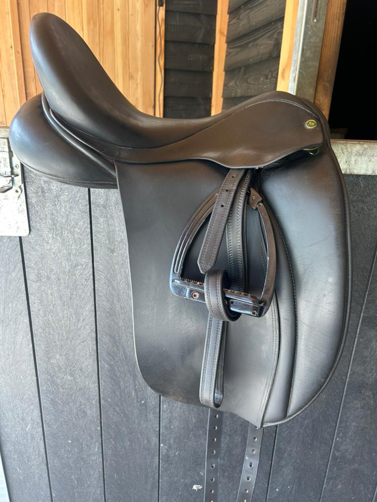Te Koop: Hulsebos dressuurzadel WB3 17,5, Ophalen of Verzenden, Zo goed als nieuw, Dressuur