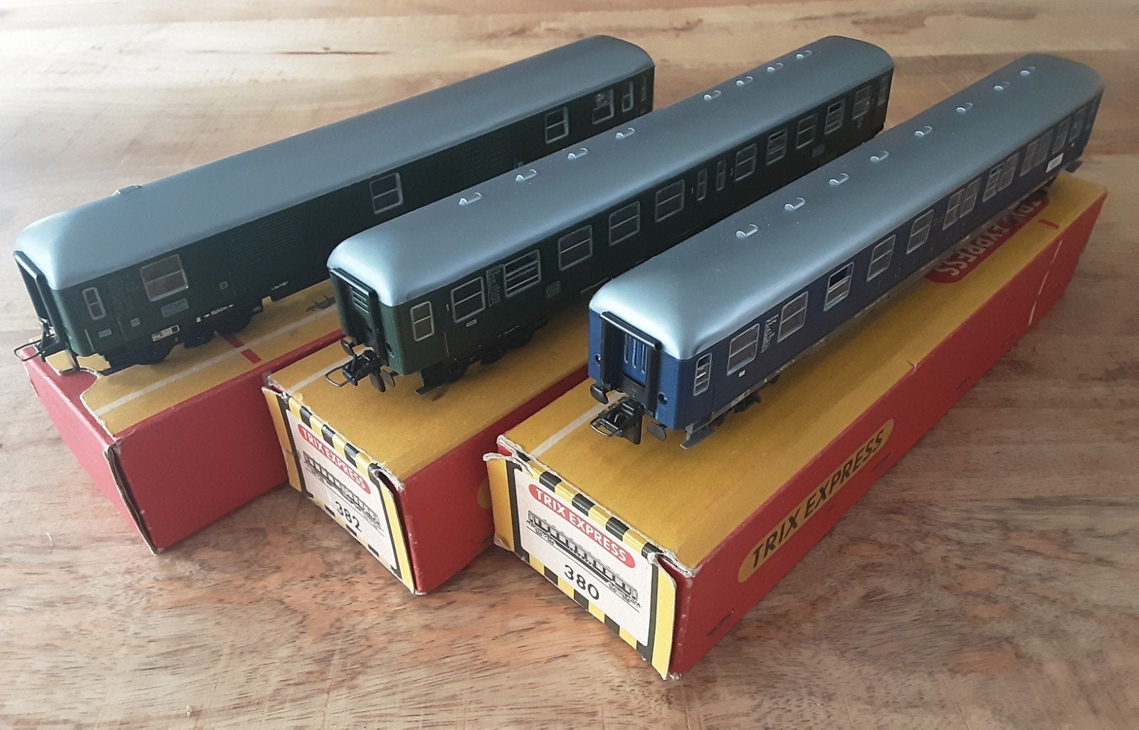Trix express drie rijtuigen, Hobby en Vrije tijd, Ophalen of Verzenden, Gelijkstroom, Wagon, Trix