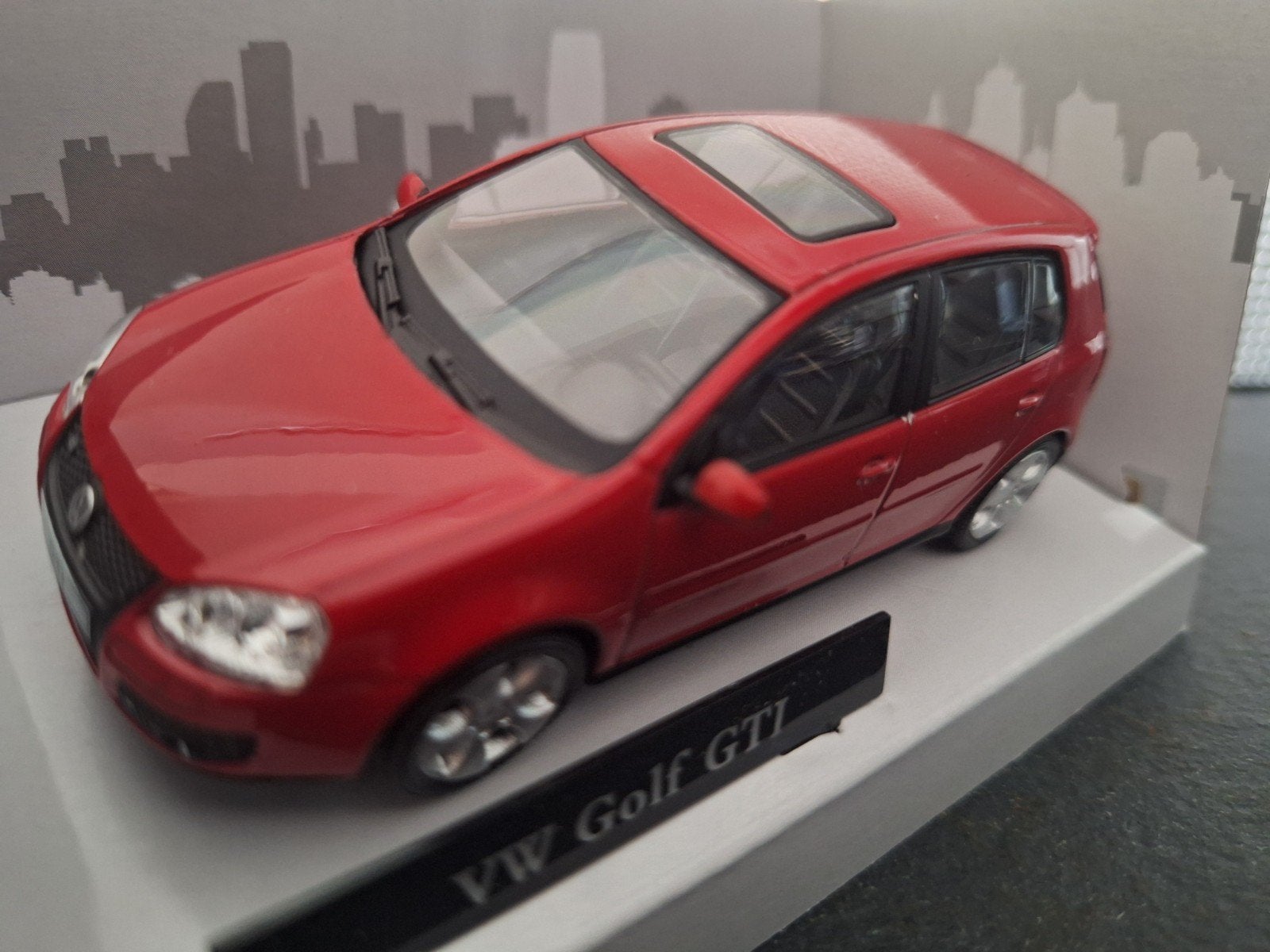 Volkswagen Golf V GTi Schaal 1:43, Hobby en Vrije tijd, Modelauto's | 1:43, Overige merken, Auto, Nieuw, Cararama