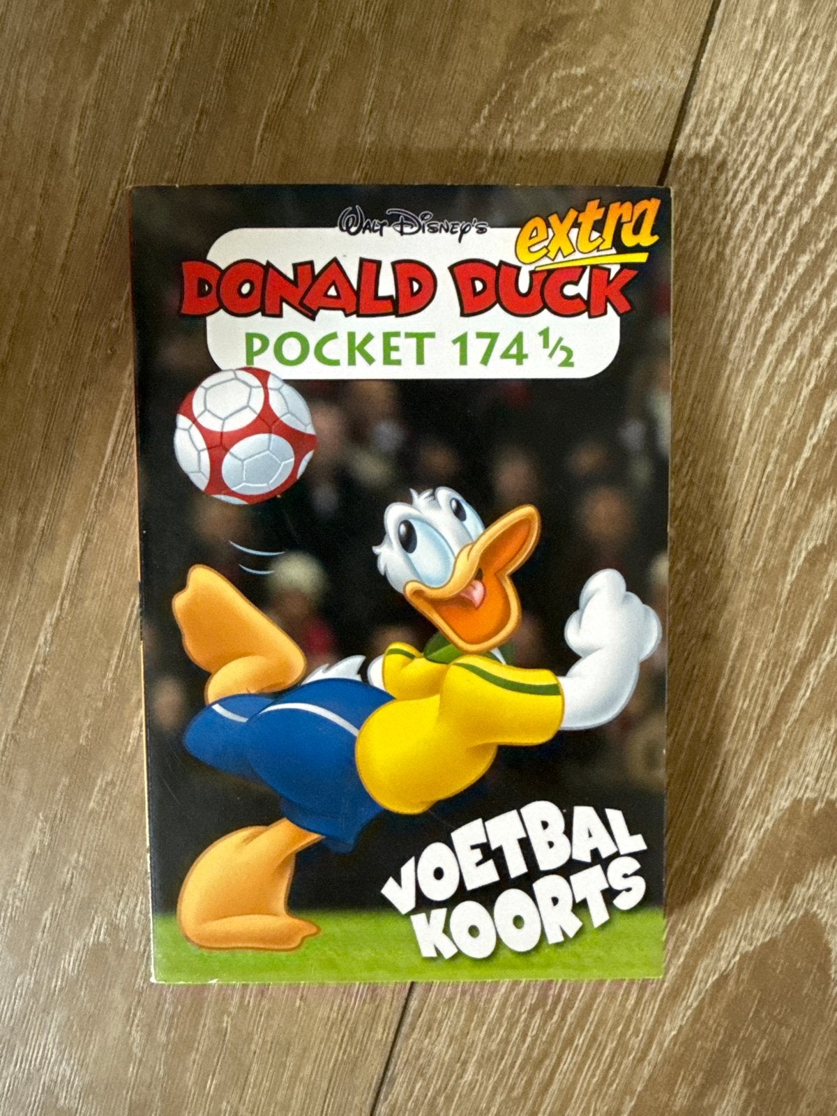Donald Duck Pocket 174 1/2 Voetbal Koorts - Gelezen, netjes, Eén stripboek, Ophalen of Verzenden, Gelezen
