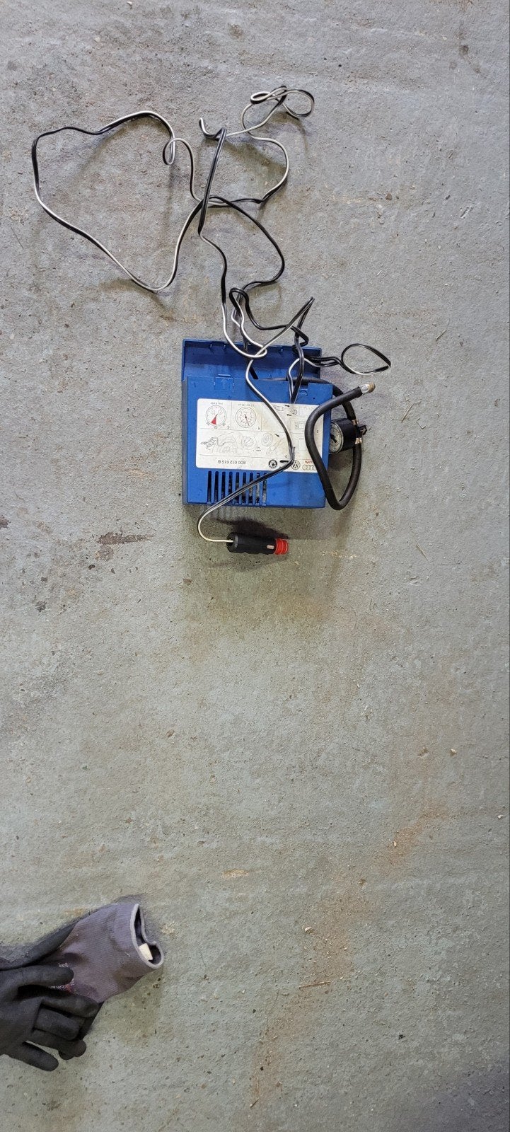Volkswagen/Audi/Skoda bandenpomp 12V met manometer, Ophalen of Verzenden, Wh74, Info@car-oke.nl, Wh 74