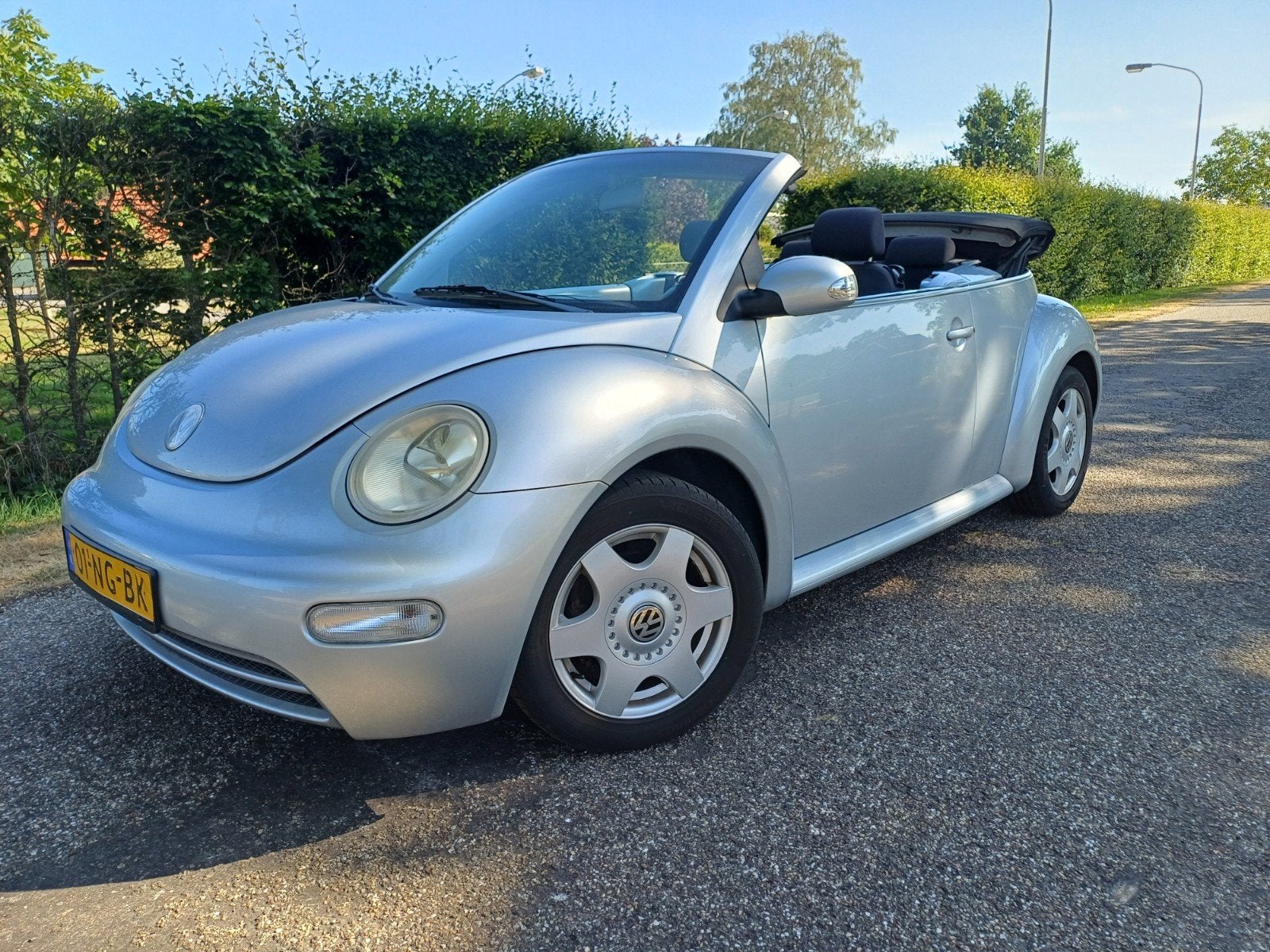 Volkswagen Beetle (Kever) 1.6 Cabriolet 75KW 2003 Grijs, 4 cilinders, Cabriolet, 4 stoelen, 75 €/maand