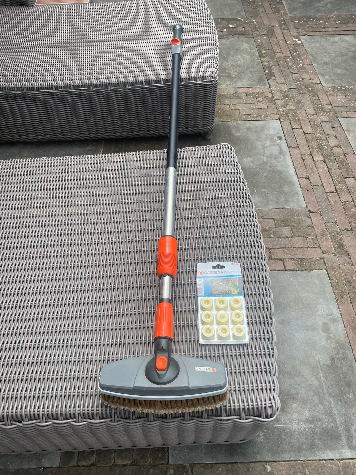 Gardena borstel op steel uitschuifbaar met zeepdispenser, Ophalen, Gebruikt