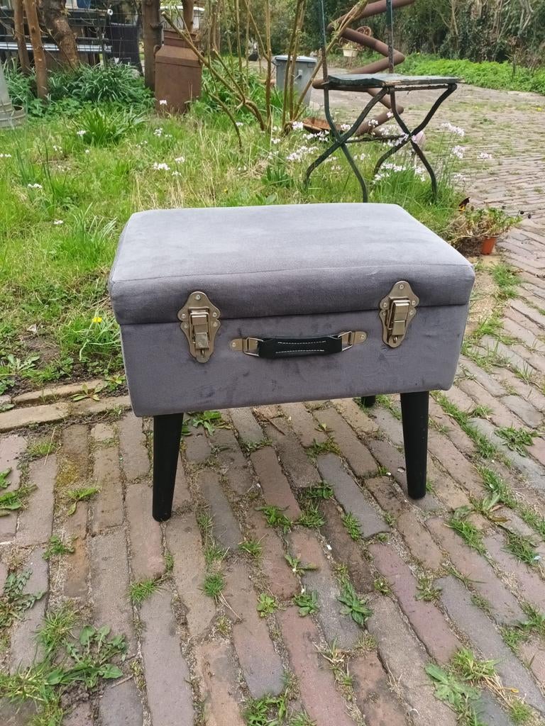 Grijze poef met opbergruimte, Ophalen of Verzenden, Zo goed als nieuw, Rechthoekig, Minder dan 50 cm