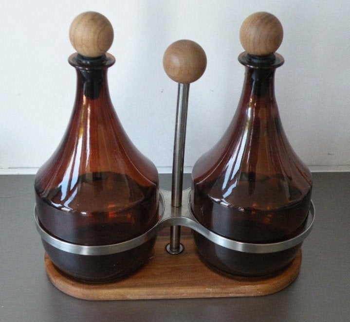 Olie-en-azijnstel. Breedte 25 cm., Huis en Inrichting, Ophalen of Verzenden, Zo goed als nieuw