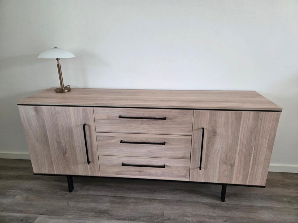 Zo goed als nieuw dressoir Butget Store 180x45x45 cm, Huis en Inrichting, Kasten | Dressoirs, Ophalen, 150 tot 200 cm, Zo goed als nieuw