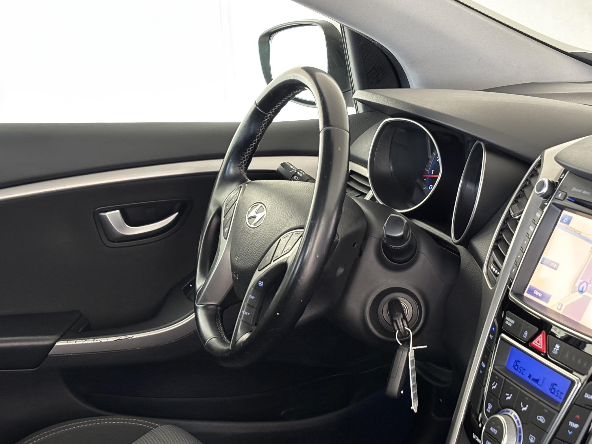 Hyundai i30 1.6 GDI i-Vision | Dealeronderhouden | Achteruit, Euro 5, Gebruikt, 1591 cc, Wit