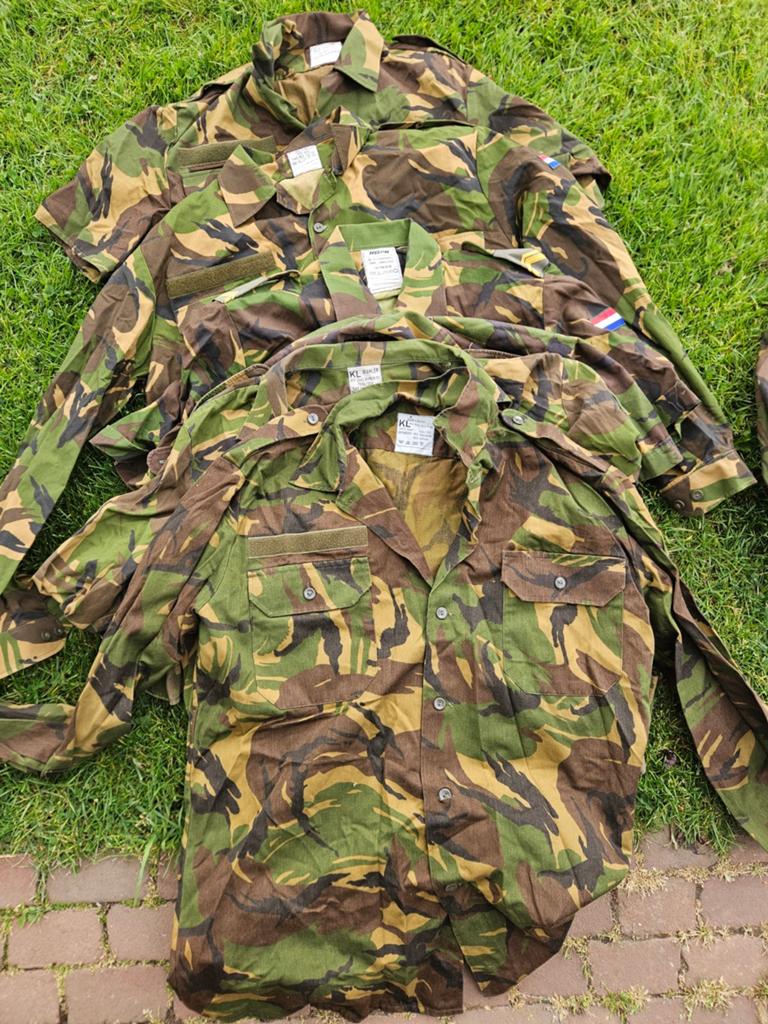 Partij Nederlandse leger kleding en spullen (camouflage), Verzamelen, Militaria | Algemeen, Ophalen of Verzenden, Landmacht, Nederland