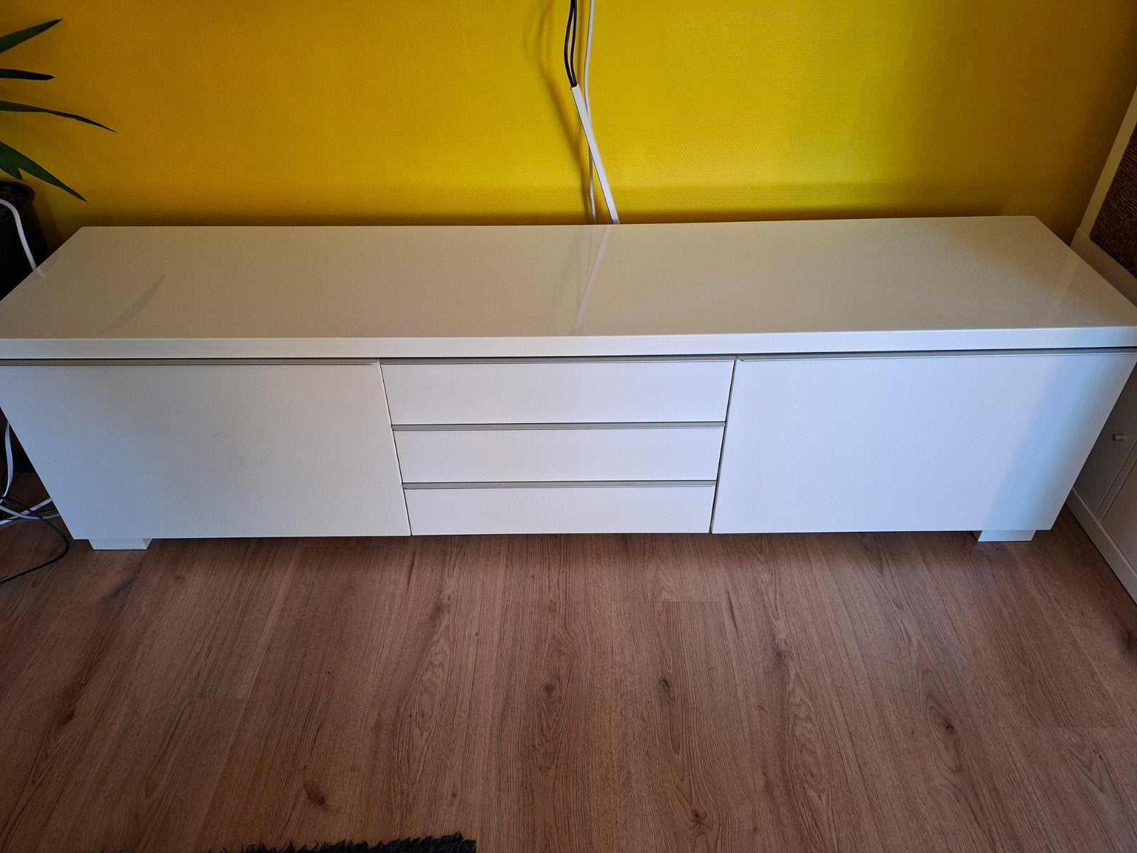 witte tv kast, 150 tot 200 cm, Ophalen of Verzenden, Zo goed als nieuw, Minder dan 100 cm