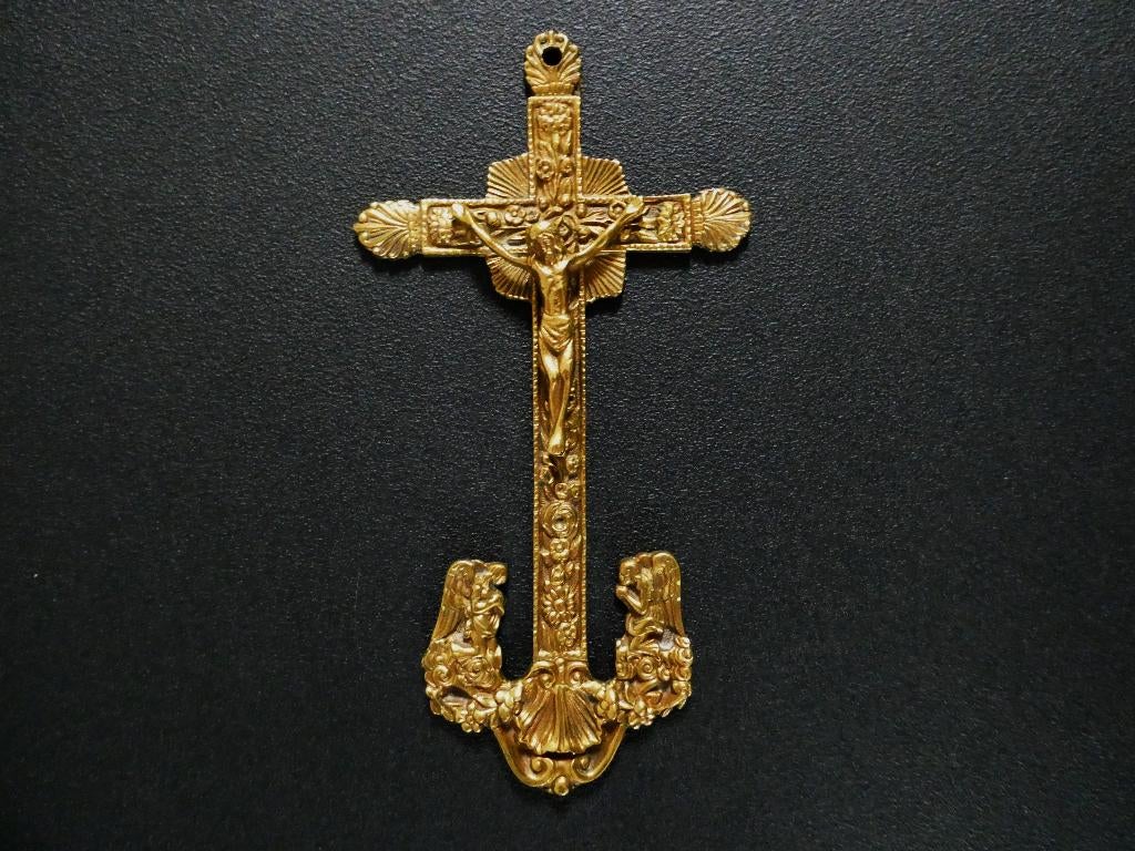 Messing kruis Corpus Jezus / 2 engelen Jacobsschelp floraal, Ophalen of Verzenden