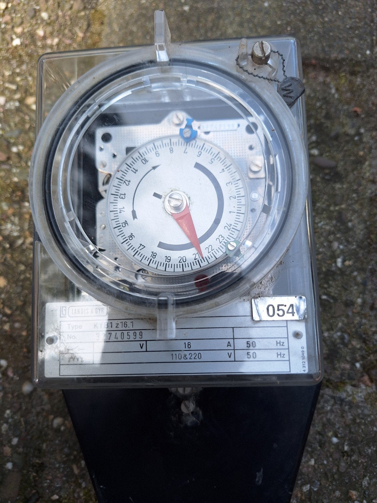 Electromechanise schakelklok, Ophalen