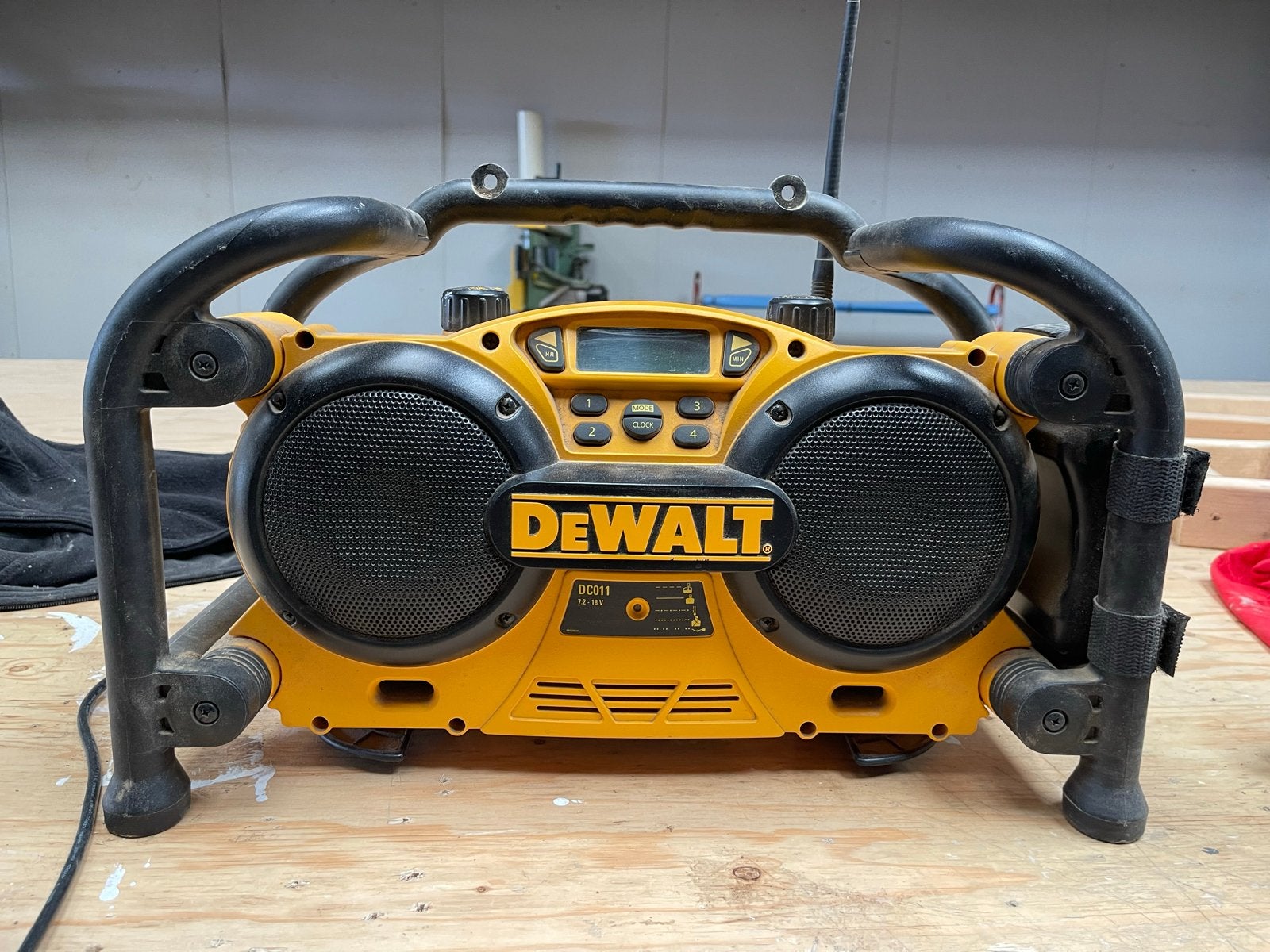 DeWalt DC011 Bouwradio - Robuust en Betrouwbaar, Ophalen, Gebruikt, Bouwradio