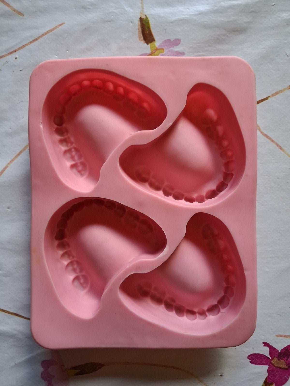 Kunstgebit ijsblokjesvorm, Overige typen, Ophalen of Verzenden, Zo goed als nieuw, Roze