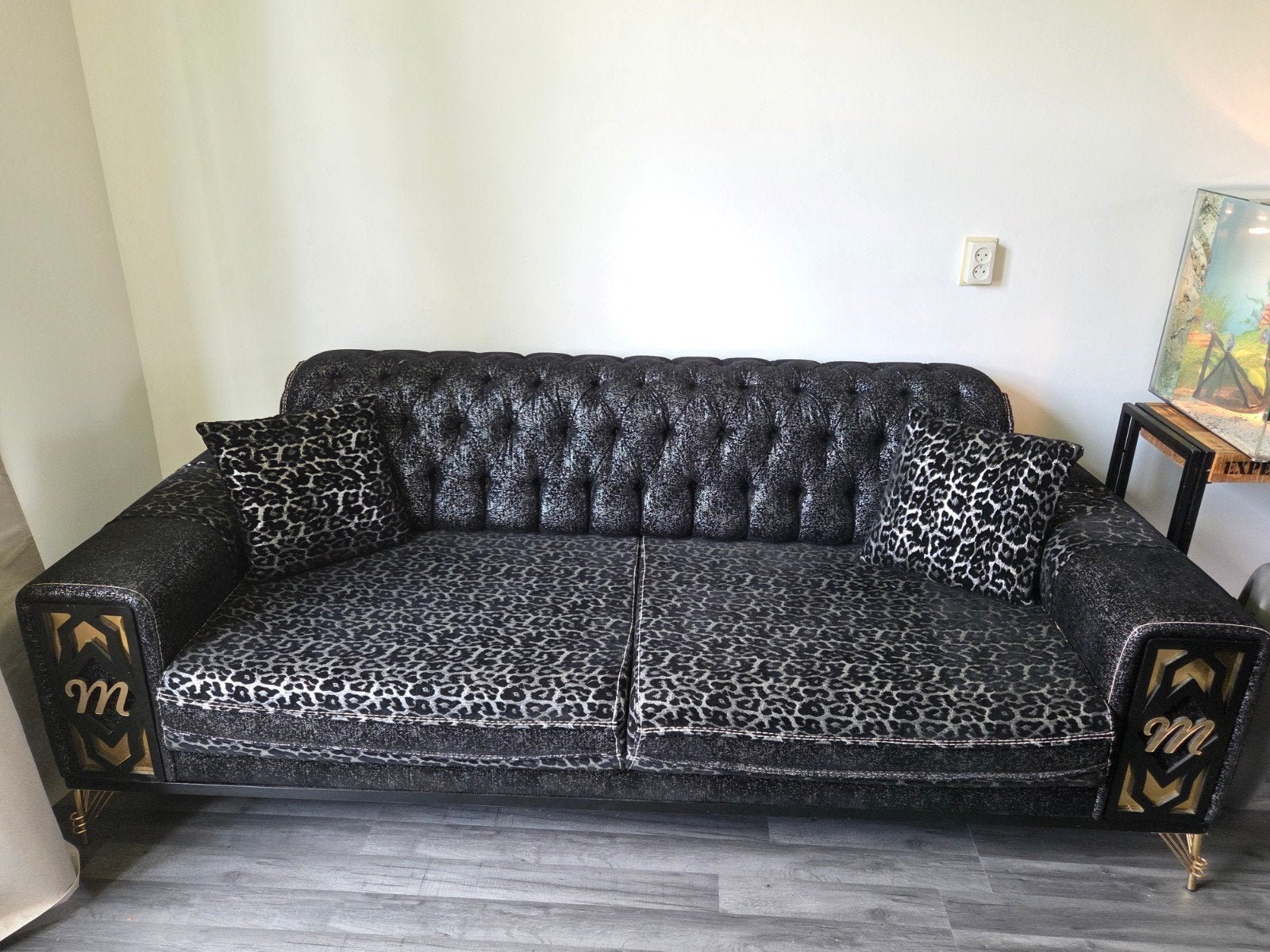 Luxe tweepersoonsbank met luipaardprint en gouden details, Ophalen, Tweepersoons, 75 tot 100 cm, Zo goed als nieuw