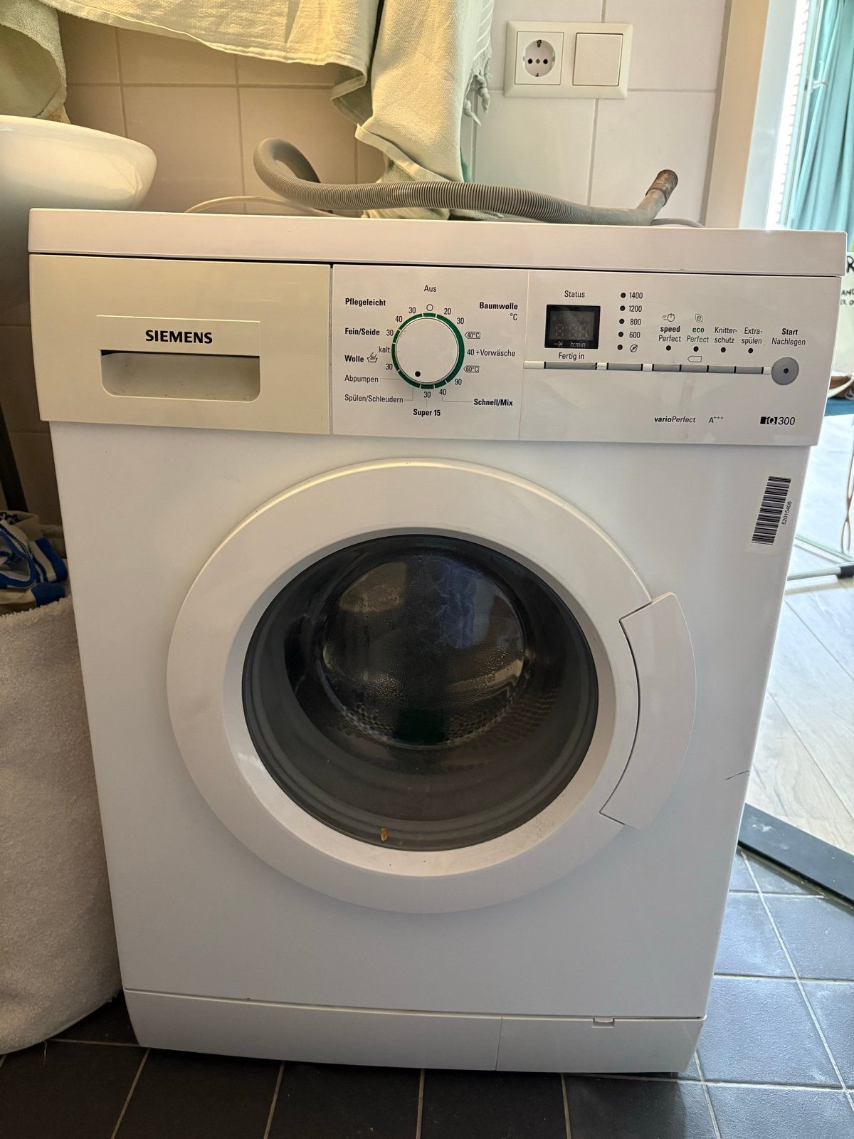 Siemens WM14E3ECO iQ300 VarioPerfect Wasmachine, Ophalen, Gebruikt, 85 tot 90 cm, 1200 tot 1600 toeren