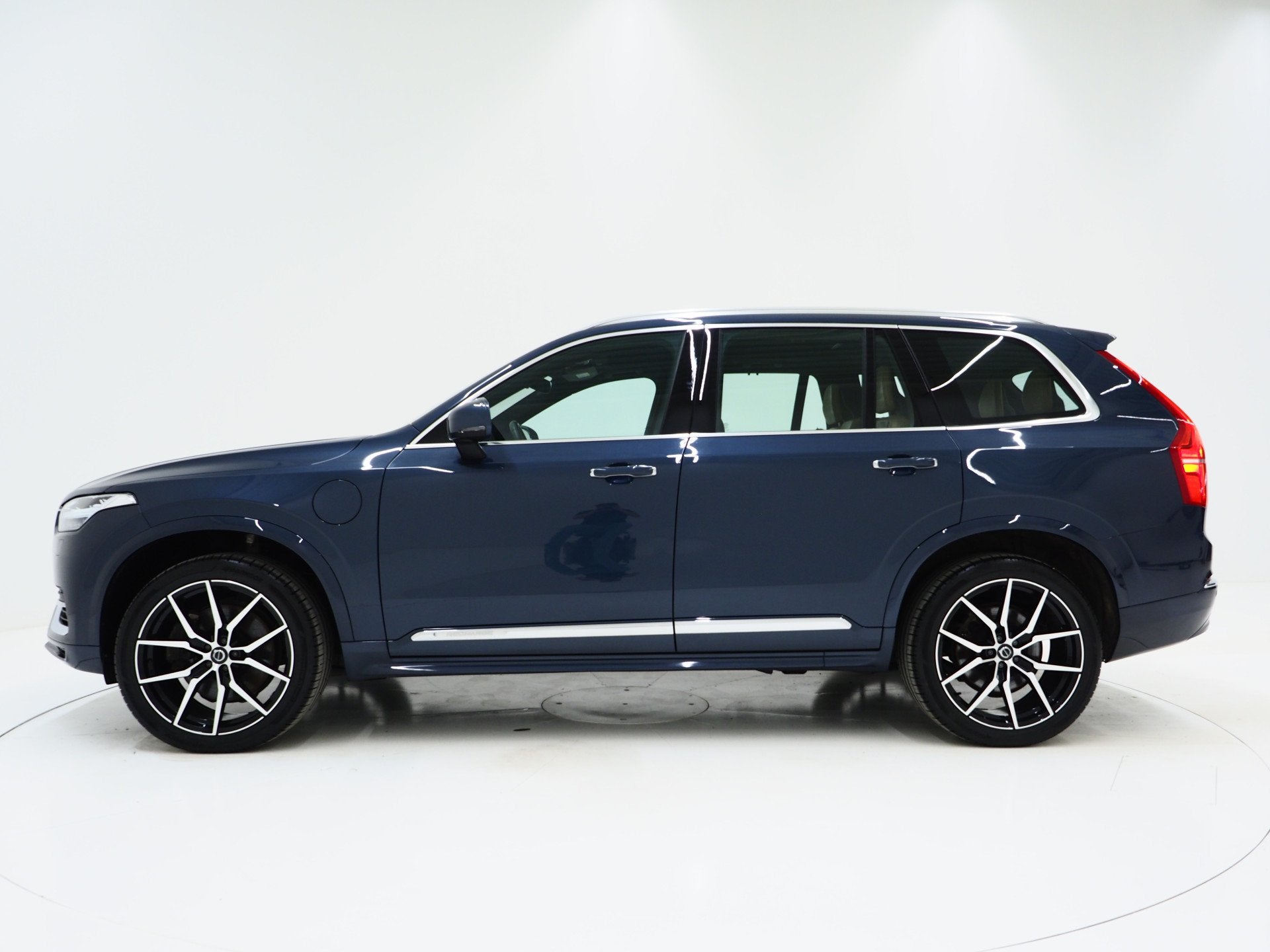 Volvo XC90 2.0 T8 Recharge AWD Ultimate 7P Long Range | Pano, Auto's, Gebruikt, 4 cilinders, Blauw, 7 stoelen