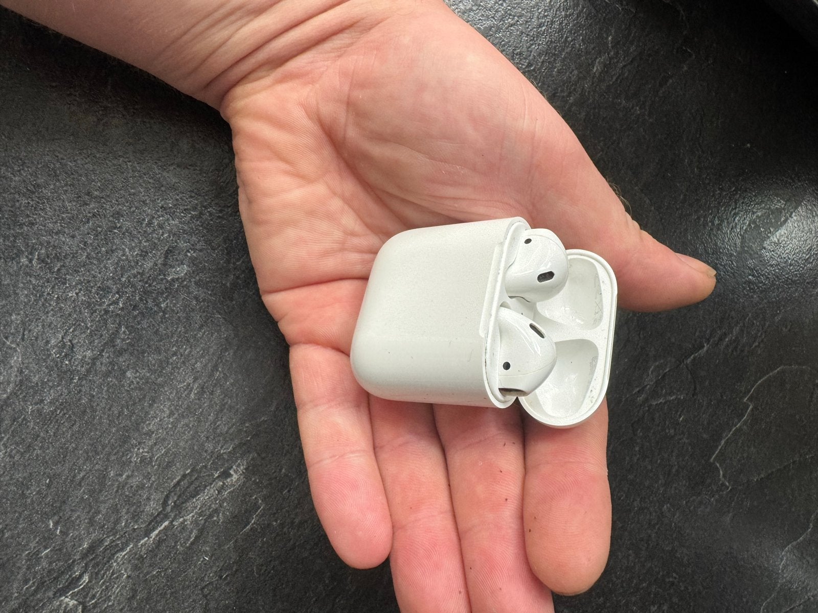 Apple AirPods met oplaadcase zonder kabel, Ophalen, In-ear, Bluetooth, Zo goed als nieuw