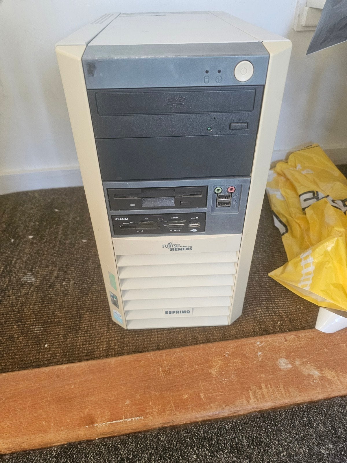 Retro Windows XP computer, Ophalen, Fujitsu Siemens