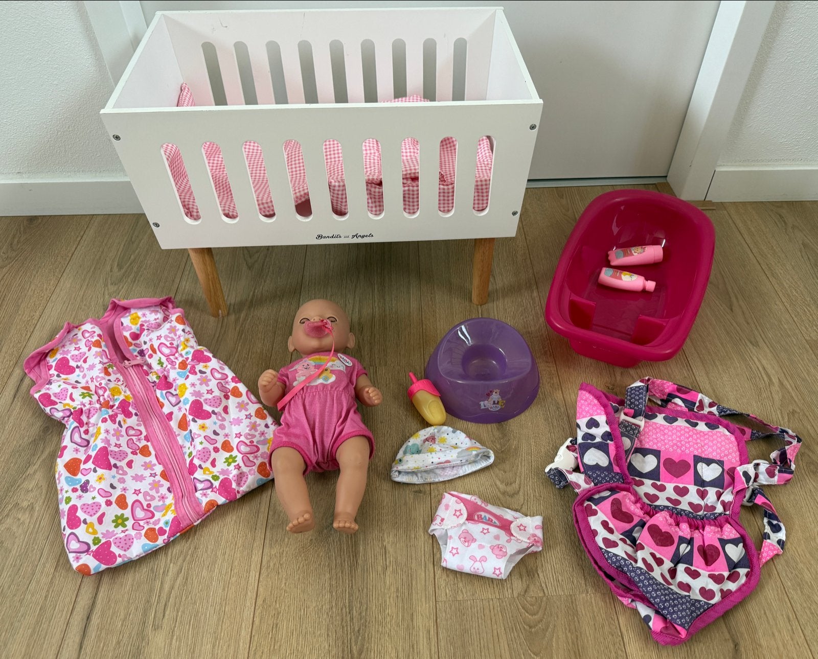 Poppenbedje Bandits and Angels, Baby Born pop en accessoires, Kinderen en Baby's, Speelgoed | Poppen, Ophalen, Gebruikt, Babypop