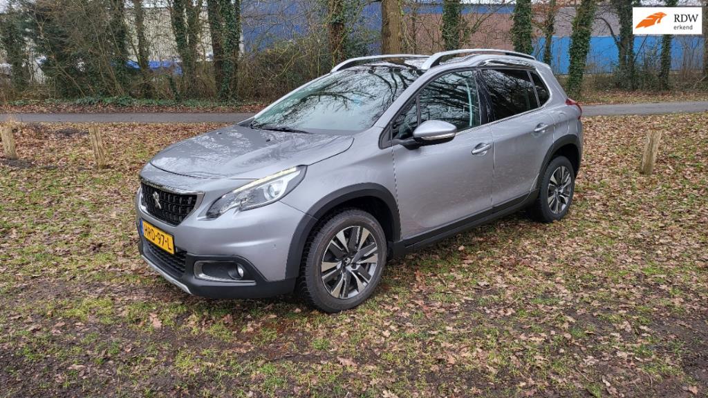 Peugeot 2008 1.2 PureTech Allure, Pano, Navi, CLim.Contr., Voorwielaandrijving, Gebruikt, 1199 cc, 82 pk