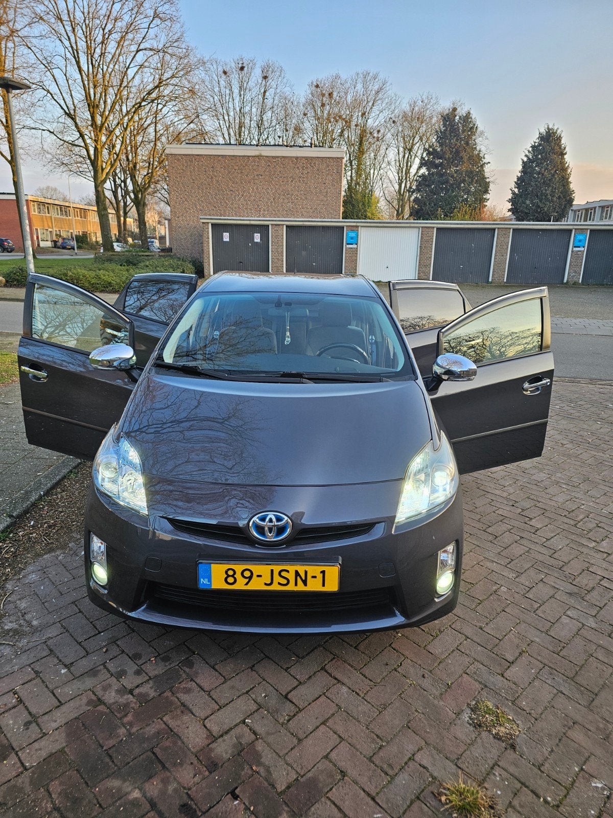 Toyota Prius 1.8 Full Hybrid  2009 Grijs  179.000 KM, 1345 kg, 4 cilinders, Origineel Nederlands, Prius