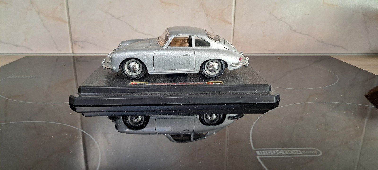 Porsche 356 S-C Schaalmodel 1:24 - Zilver, Hobby en Vrije tijd, Ophalen of Verzenden, Nieuw, Auto, Bburago