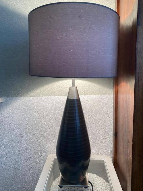 Moderne tafellamp met donkergrijze kap en voet, Ophalen, Met schakelaar, B22 (Bajonetsluiting), Textiel