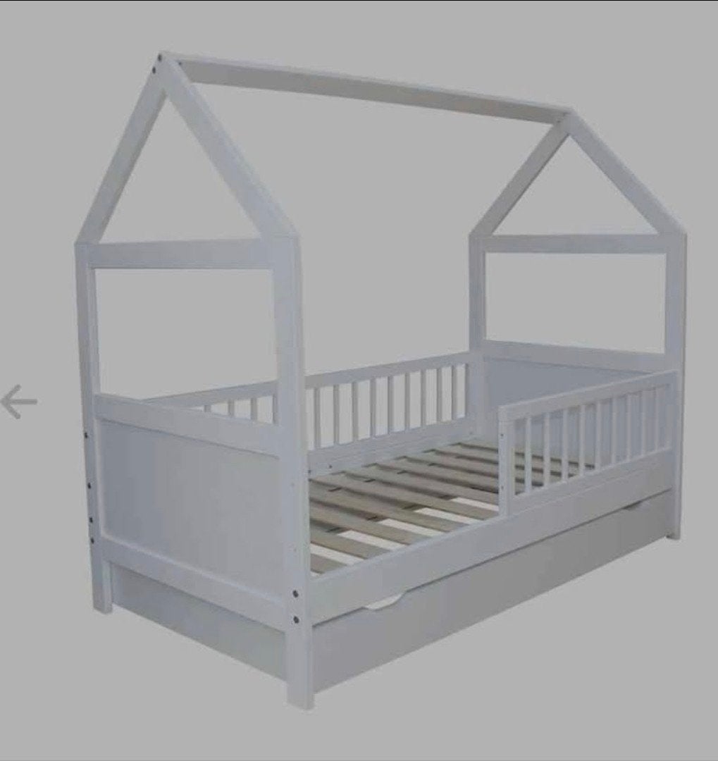peuterbed- huisje- nieuw in doos, Kinderen en Baby's, Ophalen of Verzenden, Nieuw, 140 tot 160 cm, 70 tot 85 cm