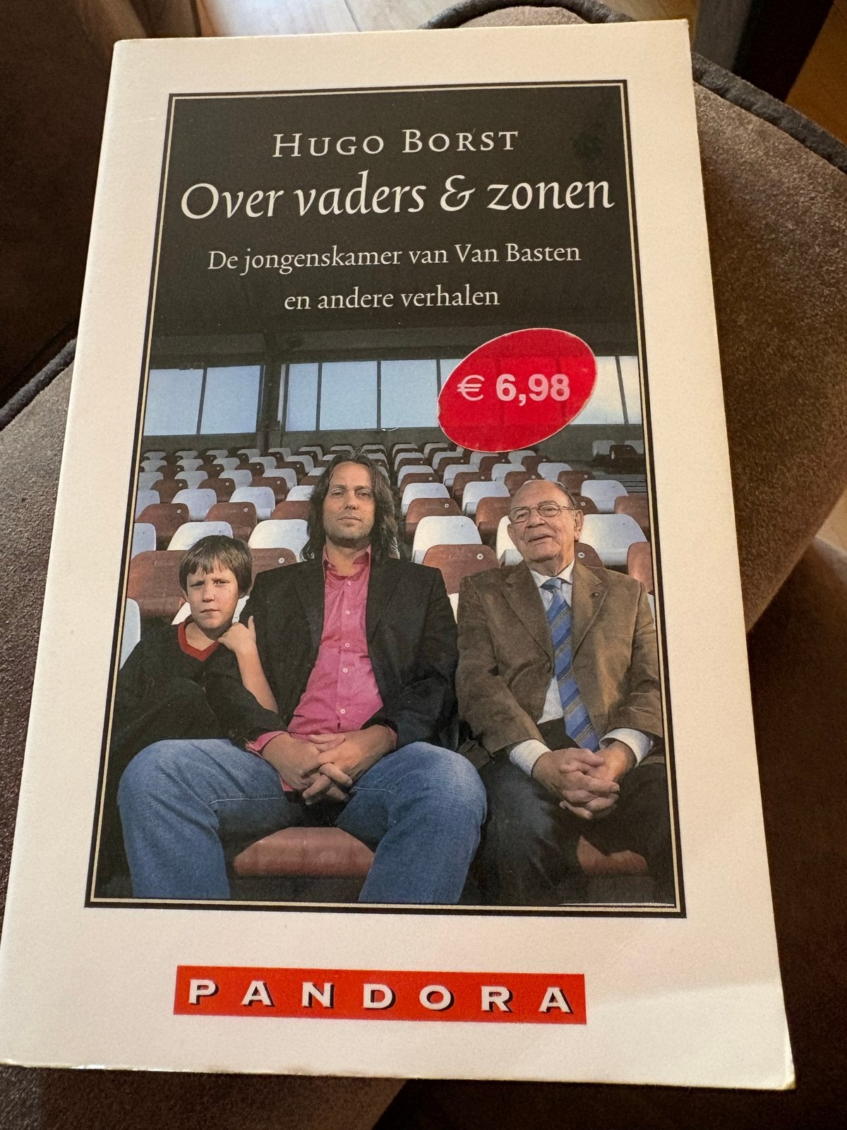 Over vaders & zonen - Hugo Borst (Boek), Boeken, Ophalen of Verzenden, Gelezen, Nederland