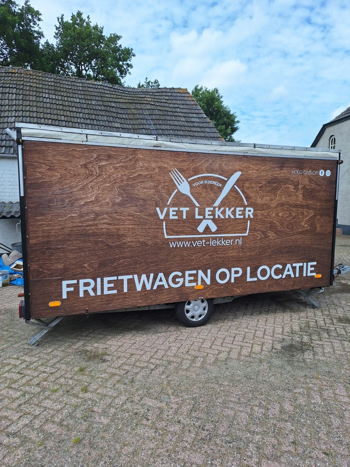 Foto 8 van Foodwagon Frietwagen voor friet snacks en Hamburgers bakken
