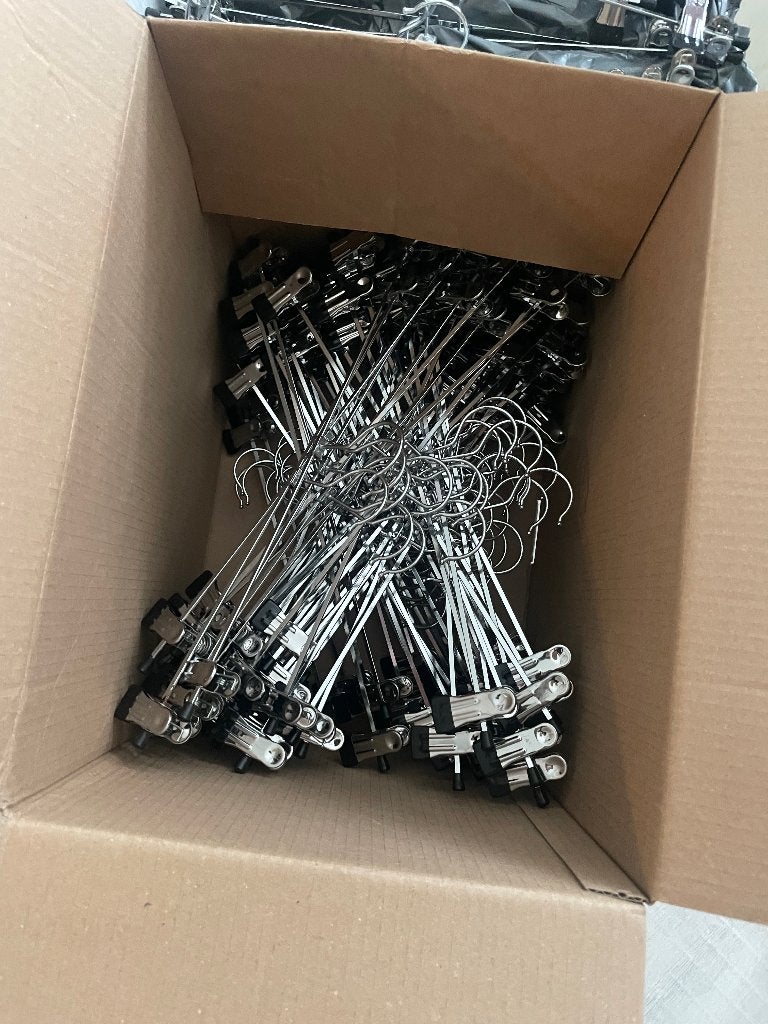 Metalen 140 kledinghangers broekenhangers, Ophalen of Verzenden, Zo goed als nieuw, Metaal, Volwassenen