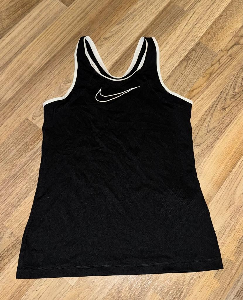 Nike 146 152 158 L sporttop sportshirt sport top topje zwart, Kinderen en Baby's, Kinderkleding | Maat 152, Sport- of Zwemkleding