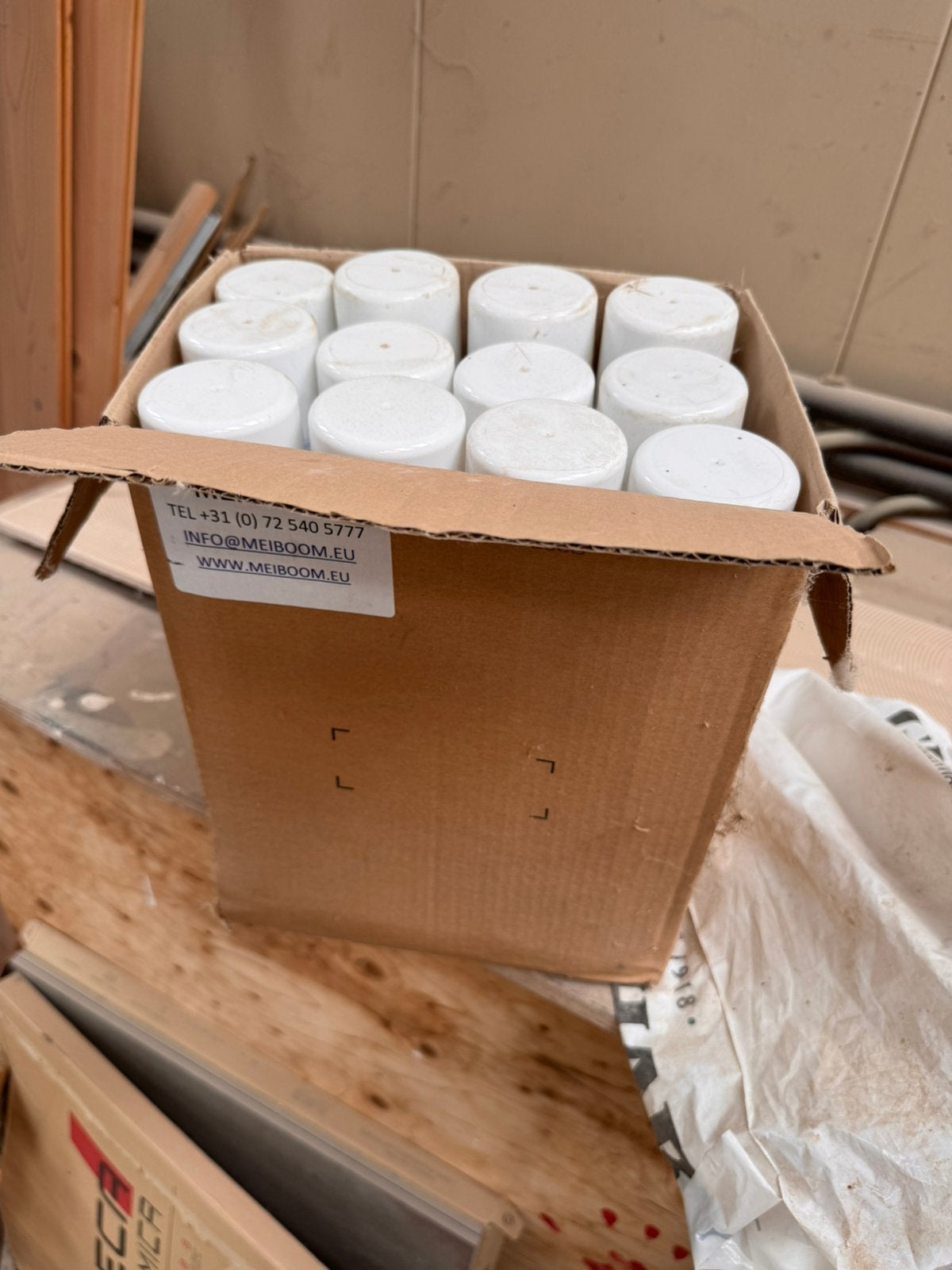 12 x Spuitlijm in spuitbus 750 ml, Overige materialen, Zo goed als nieuw, 15 m² of meer, Ophalen