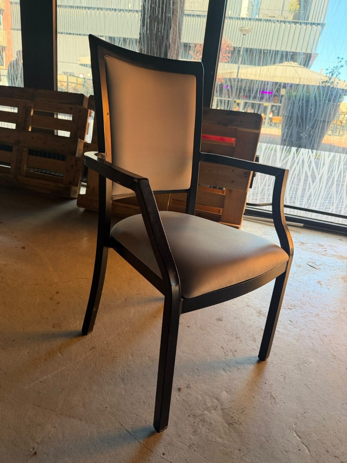 44 stoelen horeca, Ophalen of Verzenden, Gebruikt