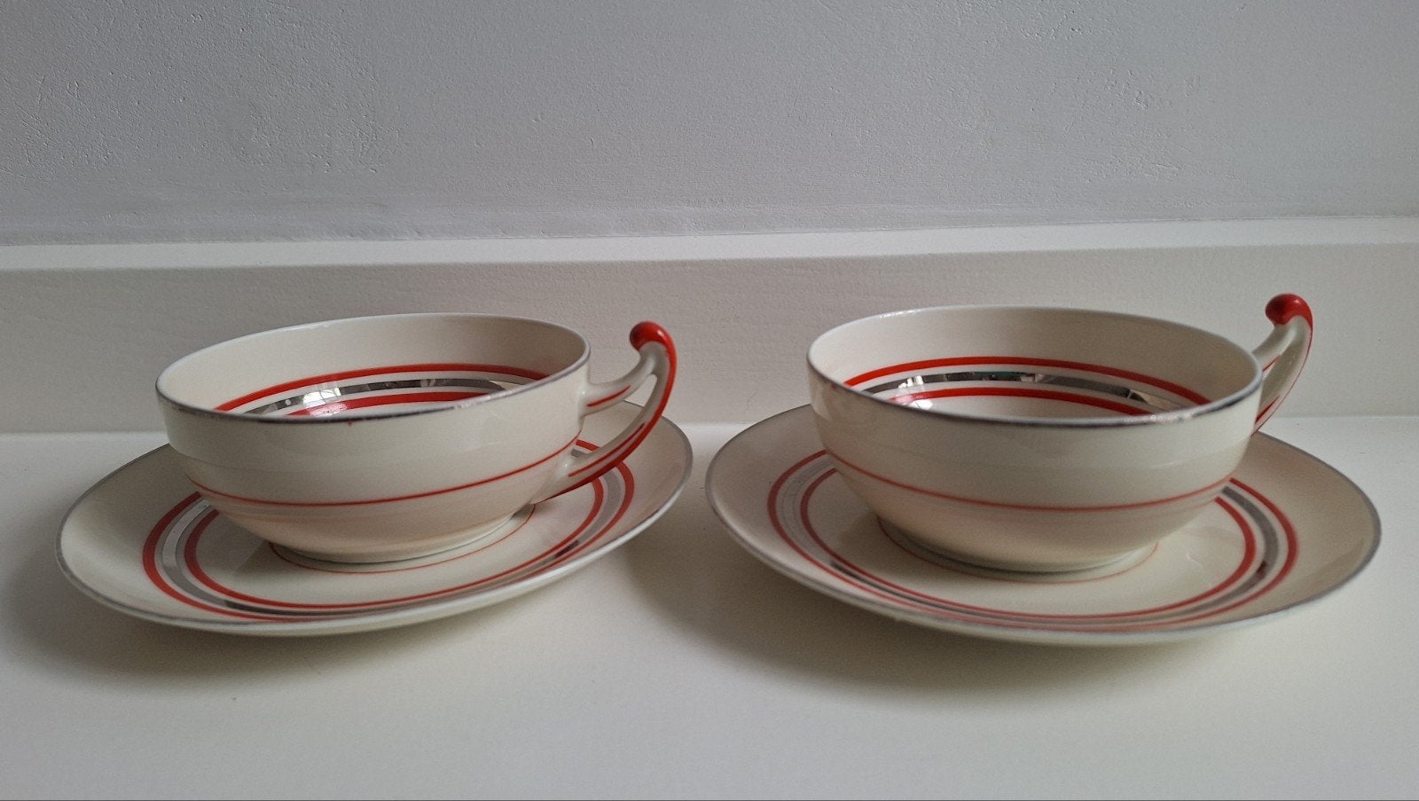 2 Mooie,vintage en fijn vormgegeven kopjes, Gebruikt, Overige merken, Vintage, Ophalen of Verzenden
