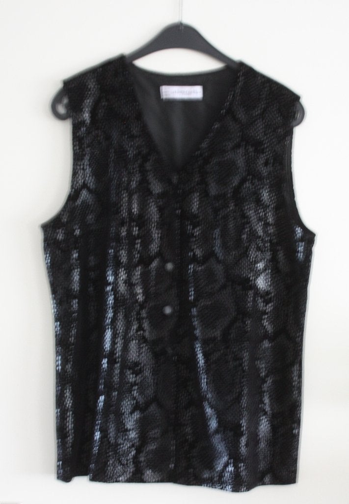 zwarte lange gillet met slangen print maat 40, Ophalen of Verzenden, Nieuw, Maat 38/40 (M), Zwart