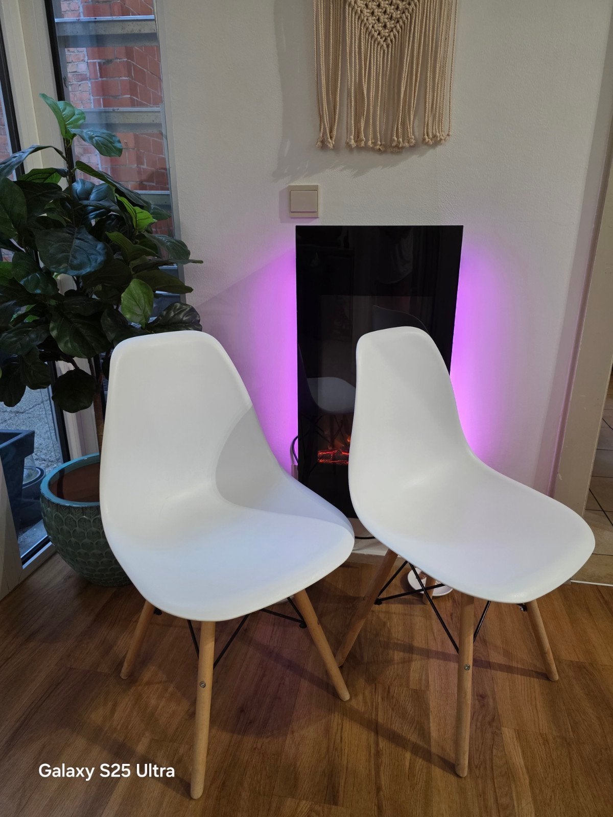 Twee witte scandinavische stoelen te koop., Twee, Wit, Hout, Ophalen of Verzenden