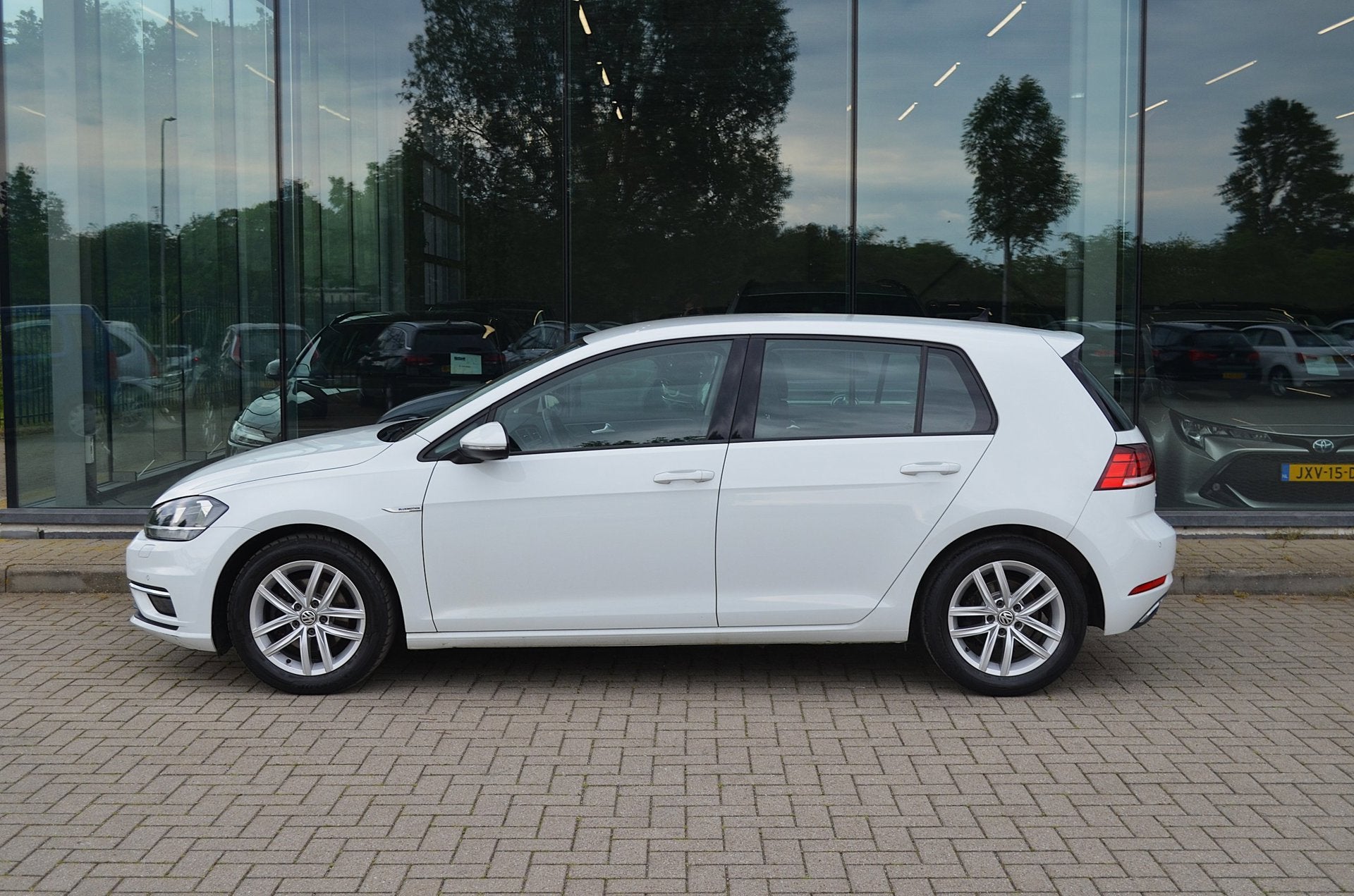 Volkswagen Golf 1.5 TSI Highline | Carplay | Automaat | Crui, Auto's, Stof, Gebruikt, Zwart, Wit