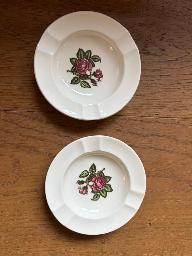 Wedgwood Asbak “Moss Rose”, Antiek en Kunst, Ophalen of Verzenden