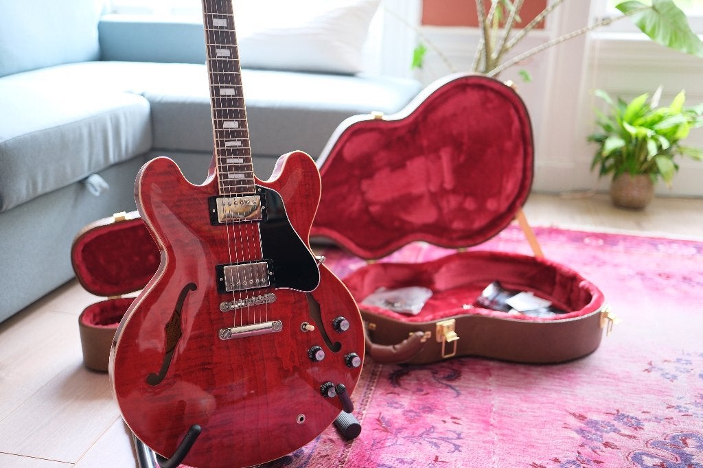 Gibson ES-335 Figured, Sixties Cherry, Muziek en Instrumenten, Snaarinstrumenten | Gitaren | Elektrisch, Zo goed als nieuw, Semi-solid body